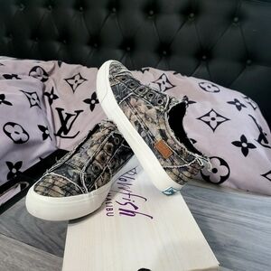 Blowfish ❤️ Play * Black Hawaiian Nights * 6.5